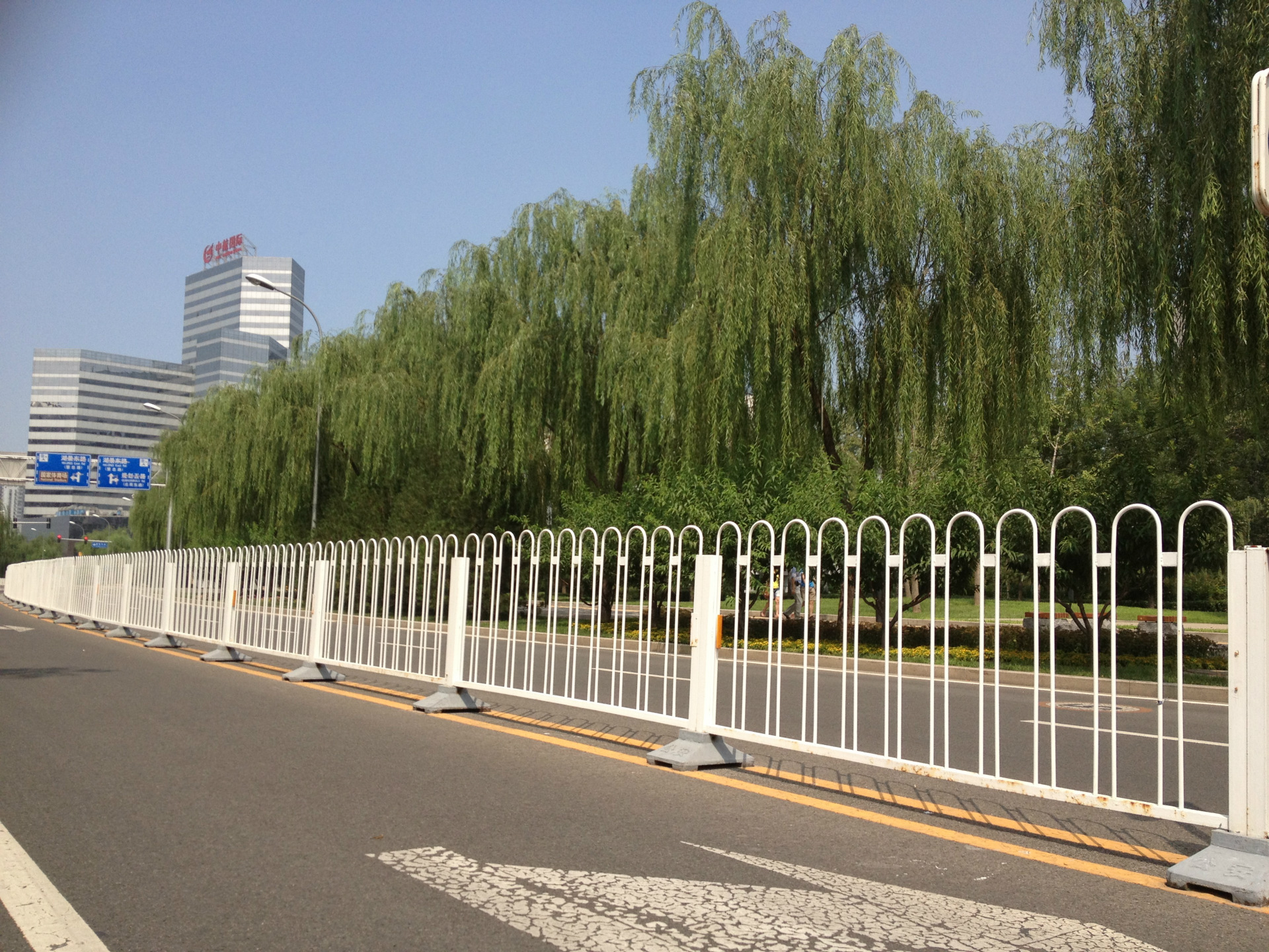 采購交通護欄需要注意什么問題呢？
